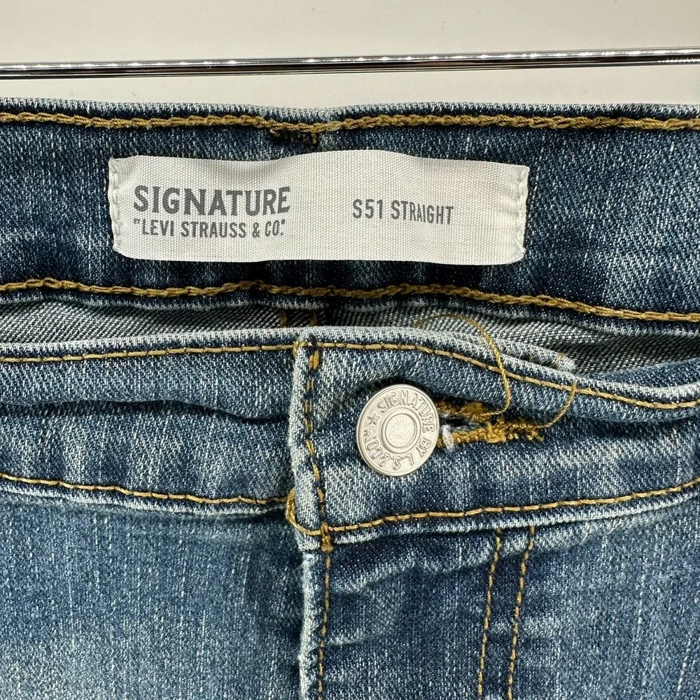 Levis ***small hole